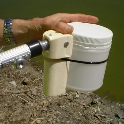 Swing Sampler – Telescopic surface water sampler with biodegradable bottle